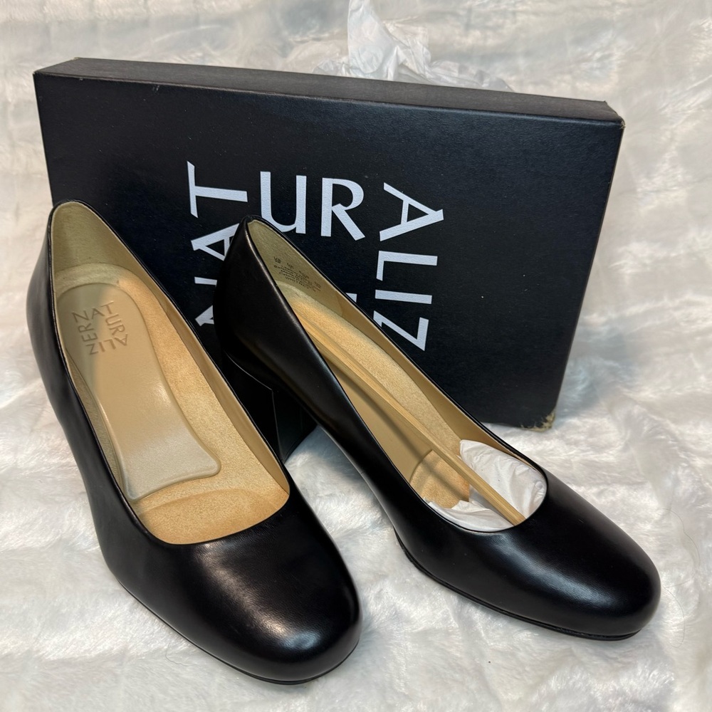 Naturalizer - Original Whitney Black Classic Heels Size 9W